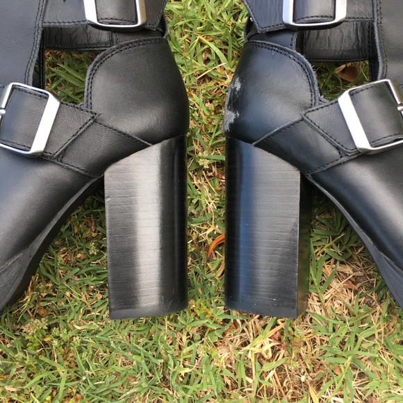 outdoor moccasin boots